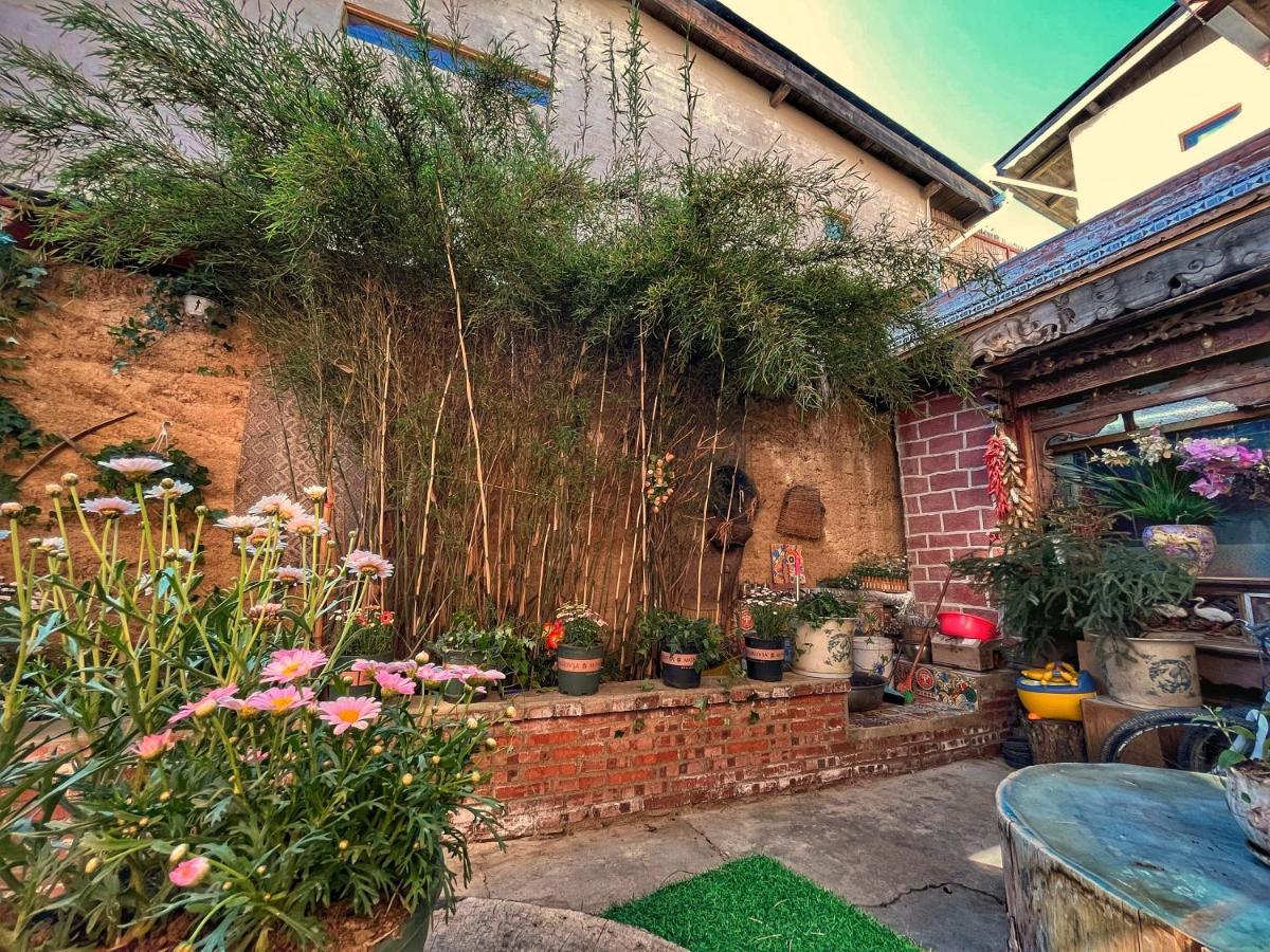 Tavern Hostel仁和客栈 Sangzsila Kültér fotó
