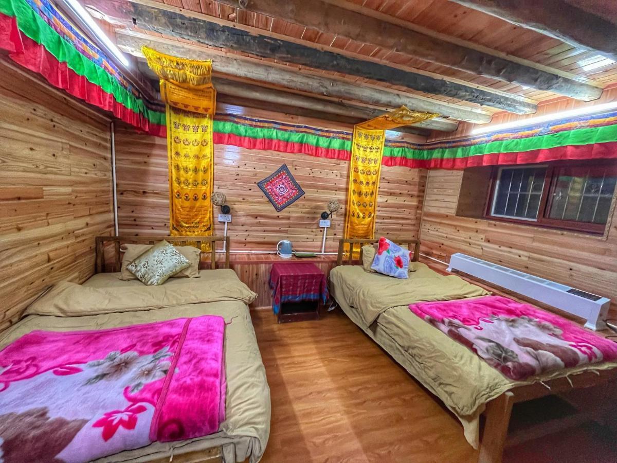 Tavern Hostel仁和客栈 Sangzsila Kültér fotó