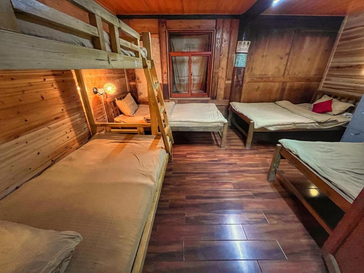 Tavern Hostel仁和客栈 Sangzsila Kültér fotó