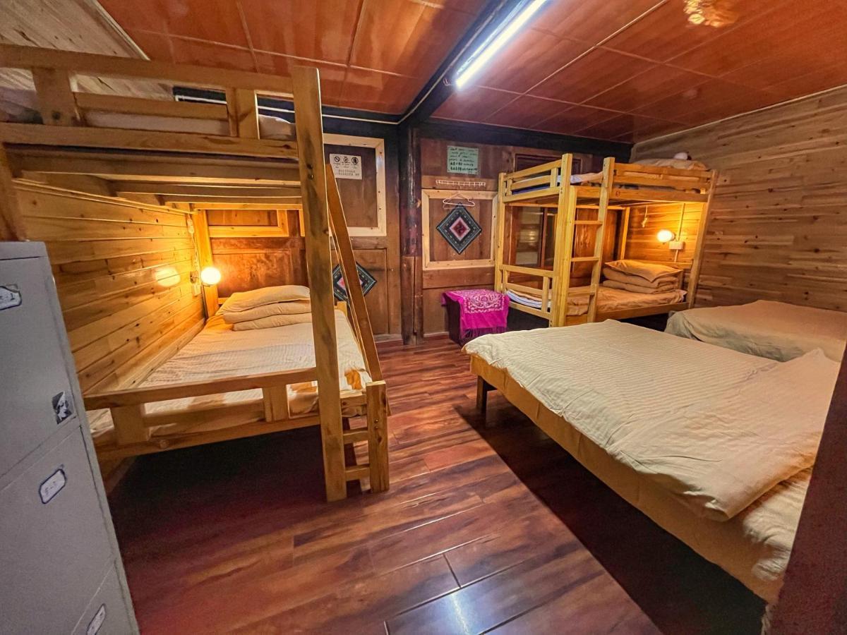 Tavern Hostel仁和客栈 Sangzsila Kültér fotó