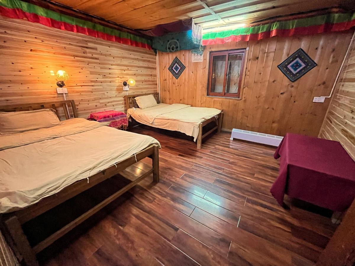 Tavern Hostel仁和客栈 Sangzsila Kültér fotó