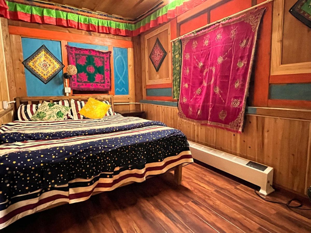 Tavern Hostel仁和客栈 Sangzsila Kültér fotó